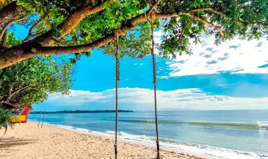 Liburan Asyik di Pantai Pandan Carita