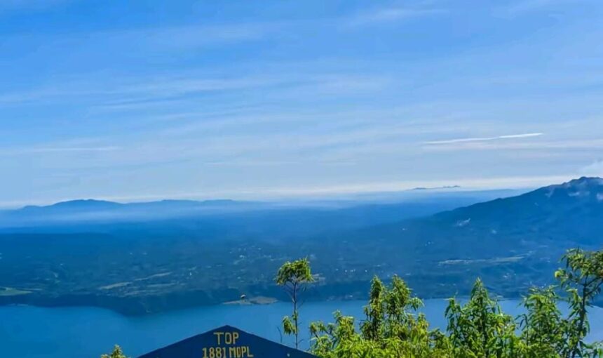 Keindahan Alam di Puncak Gunung Seminung Lampung Barat